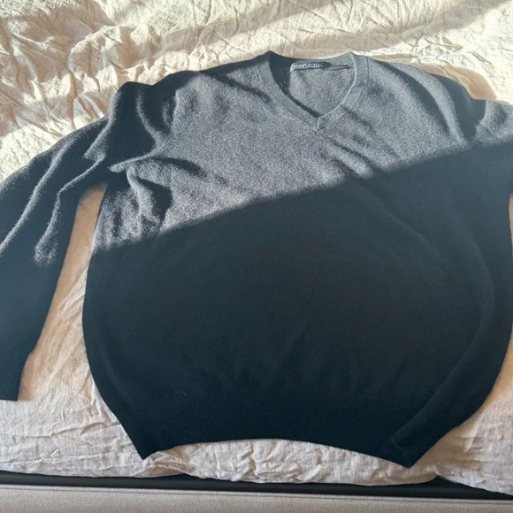 Neiman Marcus Sweater - Picture 1 of 2